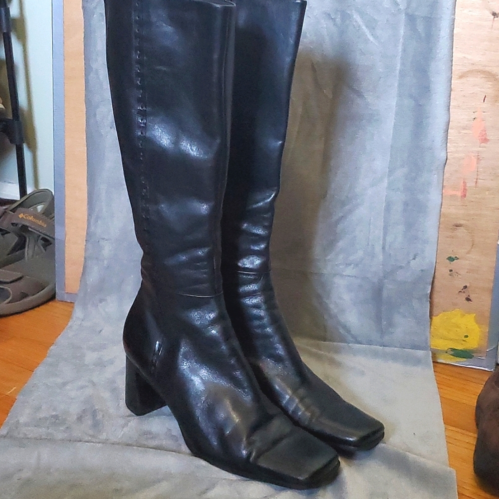 Nine west vintage black leather boots size 8.5